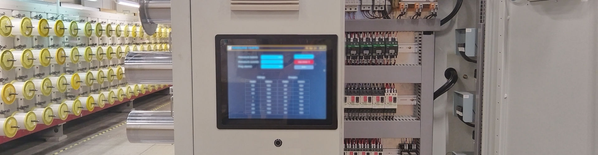 Mașină industrială de bobinat fire cu sistem de monitorizare și control automatizat
