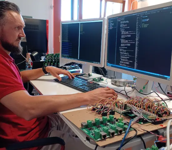 Dezvoltator Software la locul de muncă